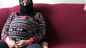 Mra mzouwja tnik m3a moul mekhbaza o te7 enceinte