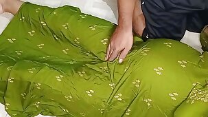 AuNty Ko kiTchen M uSke laDke N cHodne ka mAn hAi boLke cHoot maRi