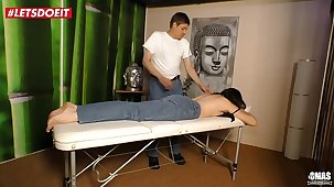 German Matured Wife gets Fucked off out of one's mind the Masseur